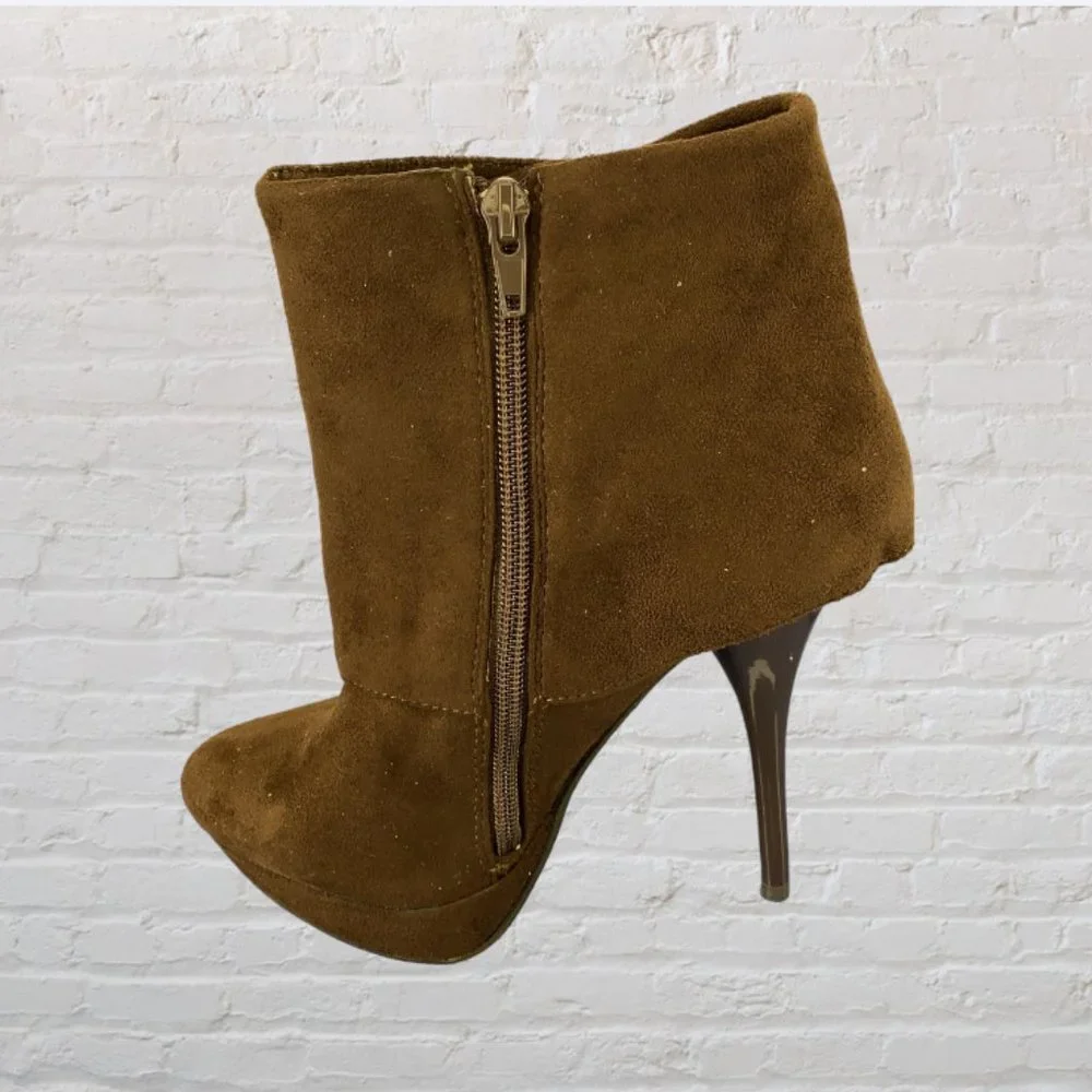 INDIGO -- Brown Ankle Bootie with Platform and Side Zip, Button Detail, NWOT